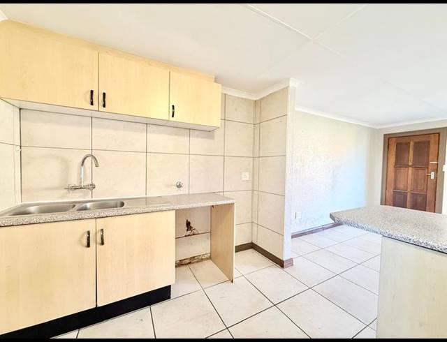 2 BEDROOM HOUSE FOR SALE IN BRYANSTON